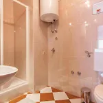 5 Bedroom Lovely In