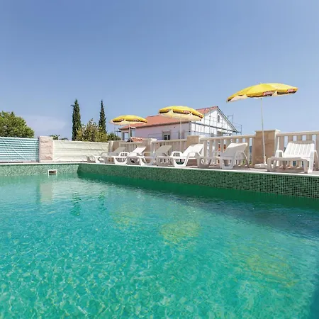 5 Bedroom Lovely In Feriehus Trogir