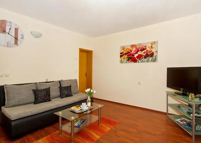 Будинок відпочинку 5 Bedroom Lovely In Трогір