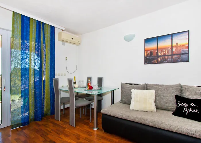 5 Bedroom Lovely In Будинок відпочинку Трогір