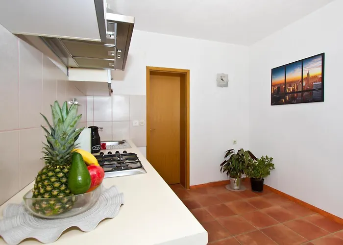 5 Bedroom Lovely In