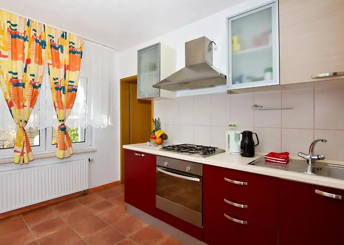 5 Bedroom Lovely In Будинок відпочинку *