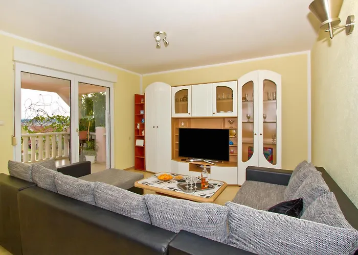 5 Bedroom Lovely In Трогір