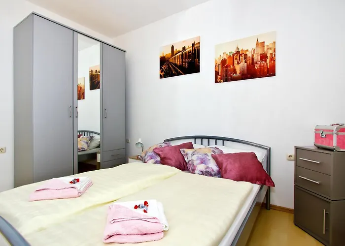 5 Bedroom Lovely In Трогір