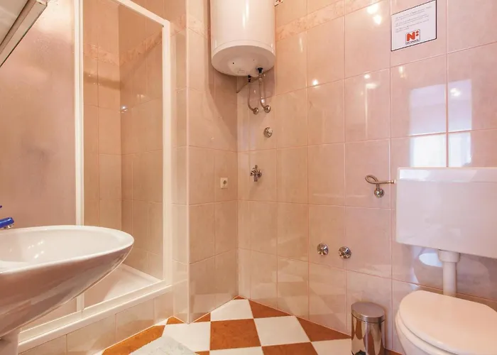 5 Bedroom Lovely In
