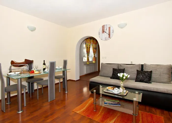 5 Bedroom Lovely In * Трогір