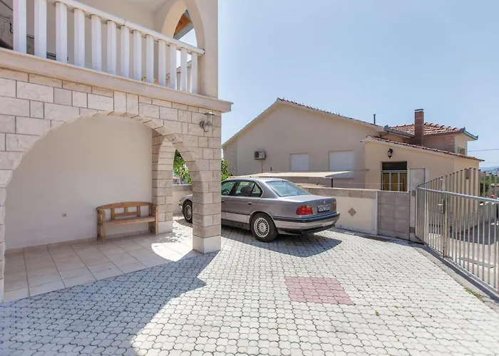 Будинок відпочинку 5 Bedroom Lovely In *