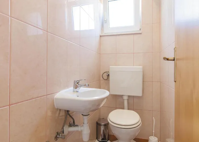 5 Bedroom Lovely In Будинок відпочинку Трогір