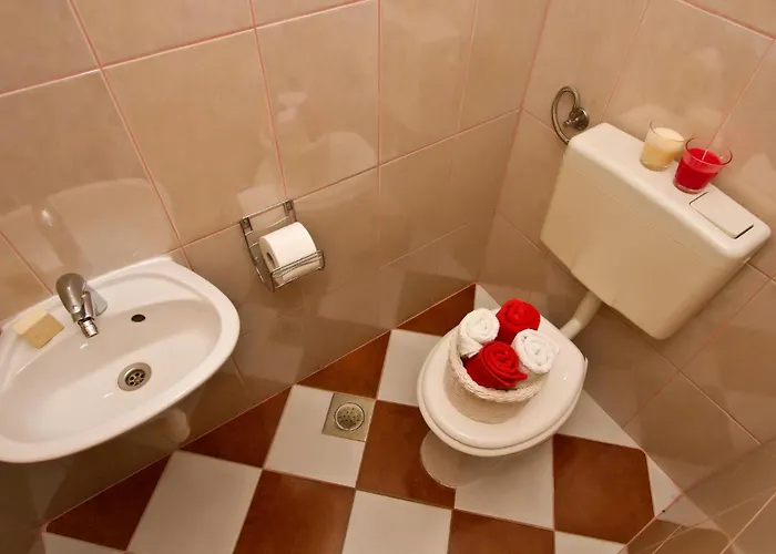 5 Bedroom Lovely In Будинок відпочинку *