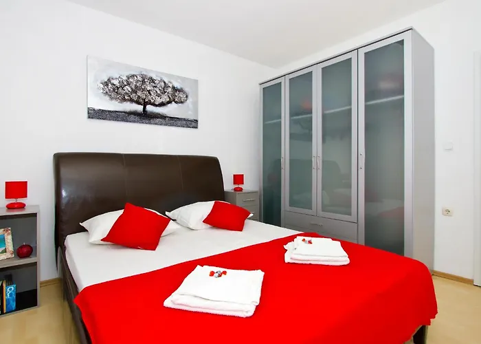 5 Bedroom Lovely In Трогір