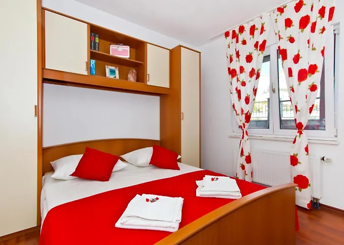 Будинок відпочинку 5 Bedroom Lovely In *