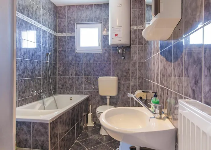 5 Bedroom Lovely In * Трогір