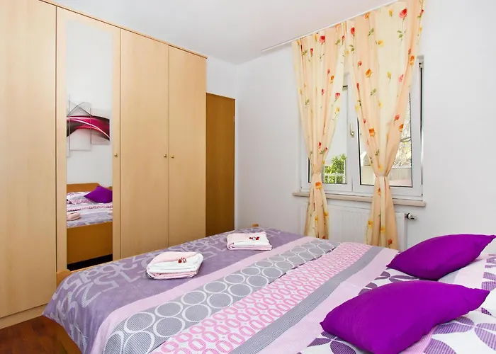 Будинок відпочинку 5 Bedroom Lovely In *