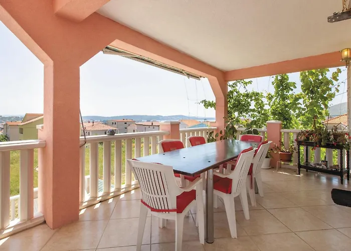 5 Bedroom Lovely In