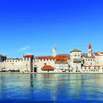 5 Bedroom Lovely In Holiday home Trogir