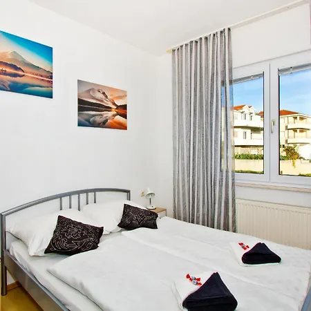 5 Bedroom Lovely In * 特罗吉尔