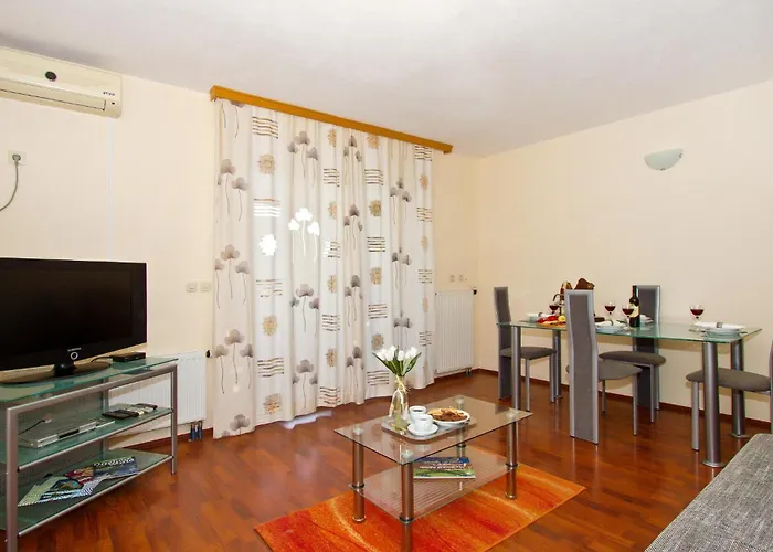 5 Bedroom Lovely In *