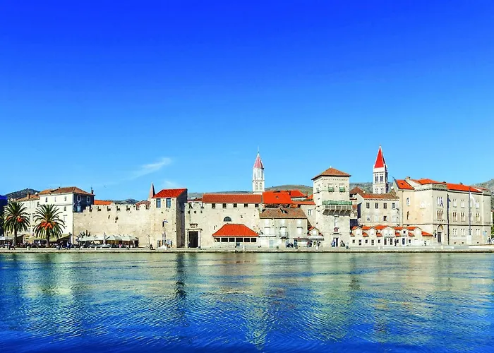 5 Bedroom Lovely In 度假居 特罗吉尔