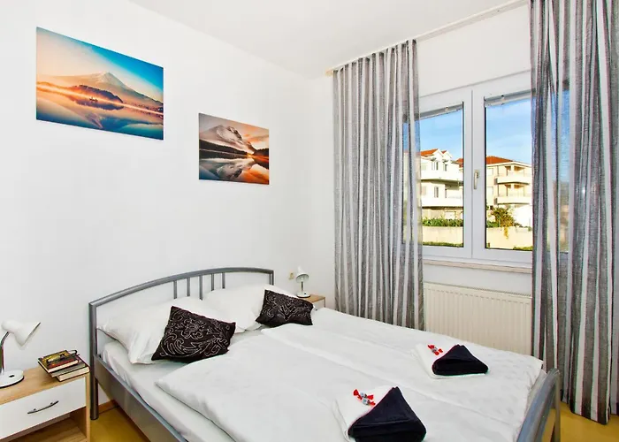 5 Bedroom Lovely In * 特罗吉尔