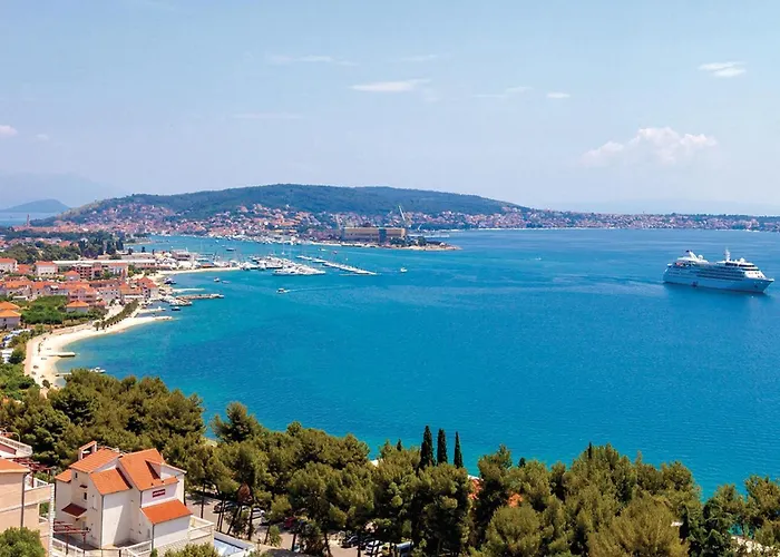 5 Bedroom Lovely In Holiday home *